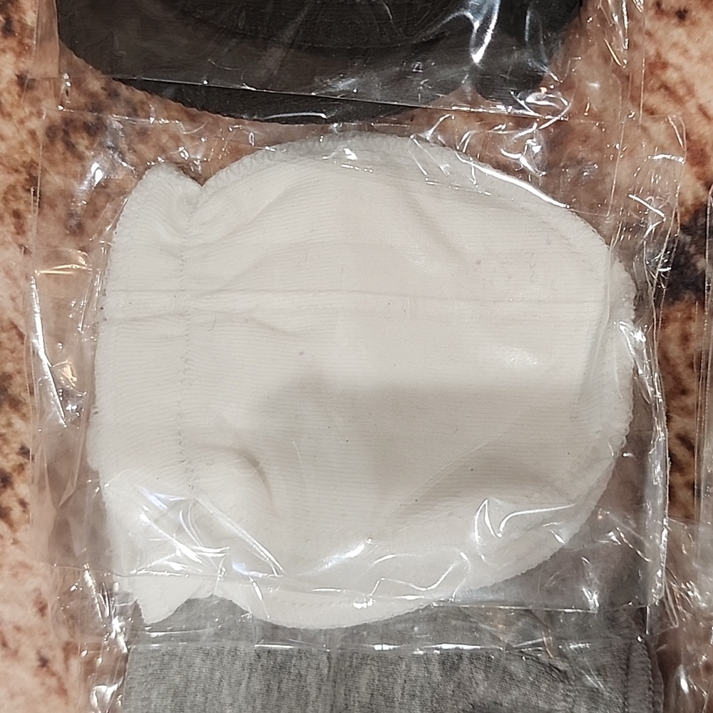 New never used newborn mittens - Picture 5 of 10